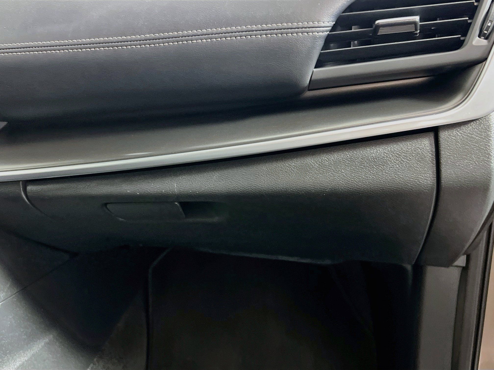 Used 2025 Nissan Rogue SV FWD image 34
