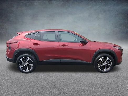 Used 2024 Chevrolet Trax RS w/ Driver Confidence Package FWD image 10