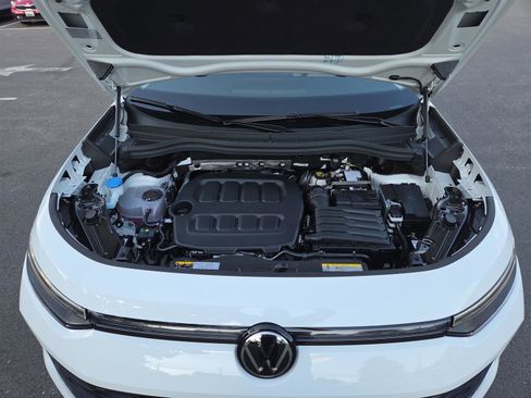 New 2025 Volkswagen Tiguan SE image 9