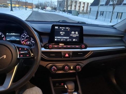 Certified 2022 Kia Forte LXS image 26