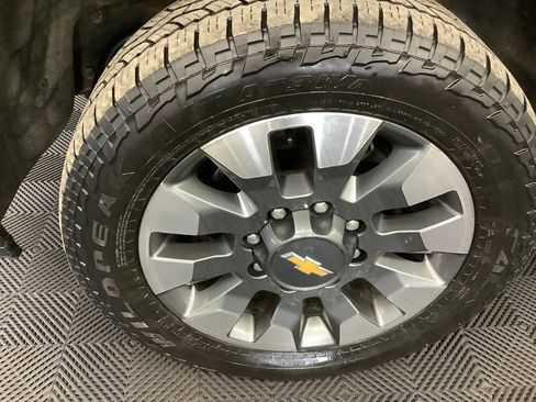 Used 2022 Chevrolet Silverado 2500 Custom w/ Custom Convenience Package image 2