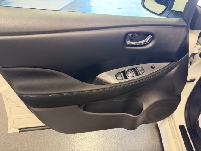Used 2025 Nissan Leaf S FWD image 10