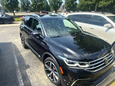 Used 2022 Volkswagen Tiguan SEL R-Line AWD/4WD image 9