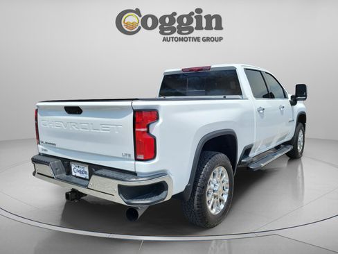 Used 2025 Chevrolet Silverado 2500 LTZ w/ LTZ Premium Package AWD/4WD image 3