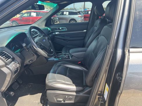 Used 2017 Ford Explorer Limited w/ Equipment Group 301A AWD/4WD image 10