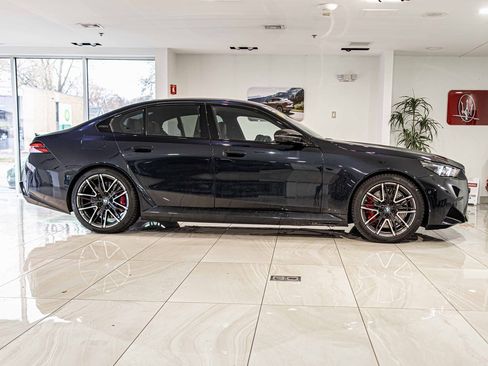Used 2025 BMW M5 w/ Carbon Package image 9