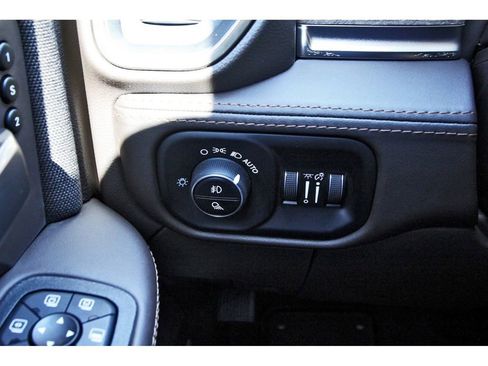 Used 2025 RAM 3500 Longhorn image 22