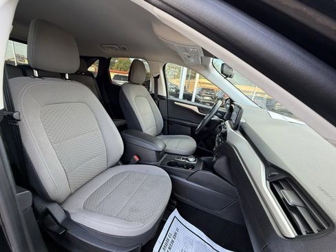 Used 2022 Ford Escape SE image 12
