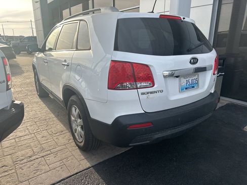 Used 2011 Kia Sorento LX w/ Convenience Pkg image 4
