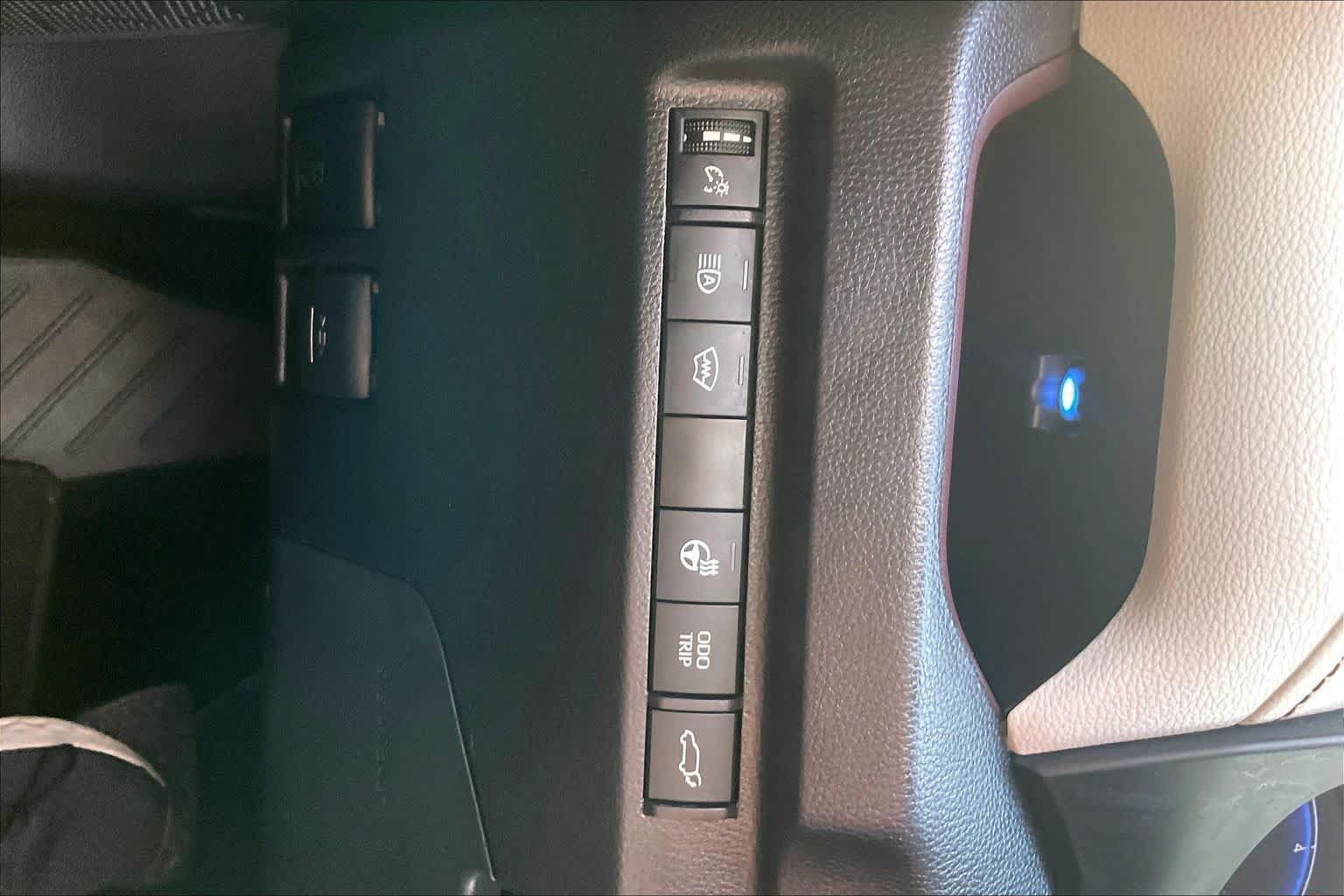 Used 2025 Toyota RAV4 Limited w/ Weather Package AWD/4WD image 34