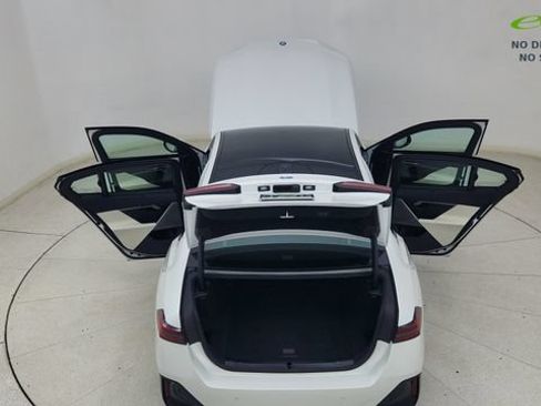 Used 2024 BMW i5 eDrive40i w/ Executive Package RWD image 88