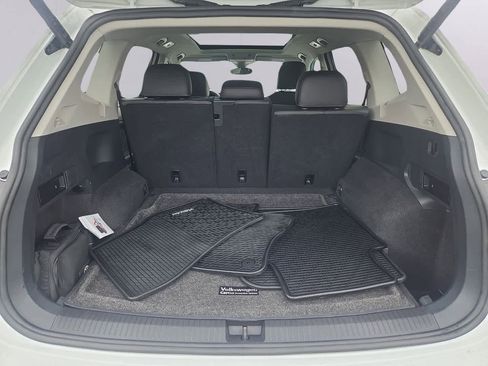Used 2022 Volkswagen Tiguan SE w/ Panoramic Sunroof Package image 31