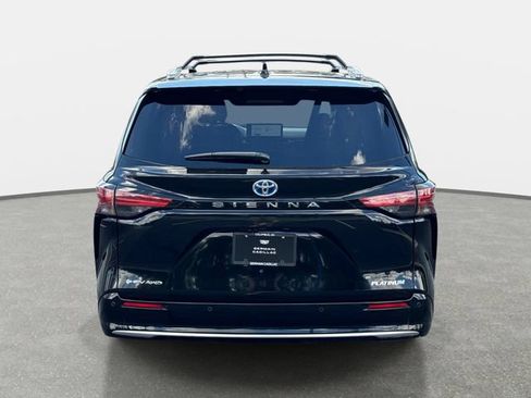 Used 2025 Toyota Sienna Platinum AWD/4WD image 4