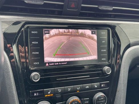 Used 2020 Volkswagen Passat 2.0T R-Line image 20