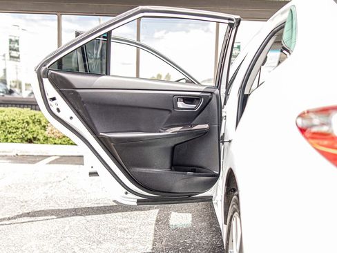 Used 2017 Toyota Camry SE FWD image 32