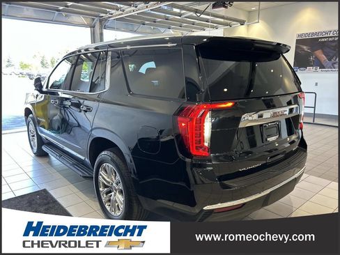 Used 2023 GMC Yukon SLT w/ SLT Premium Package AWD/4WD image 5