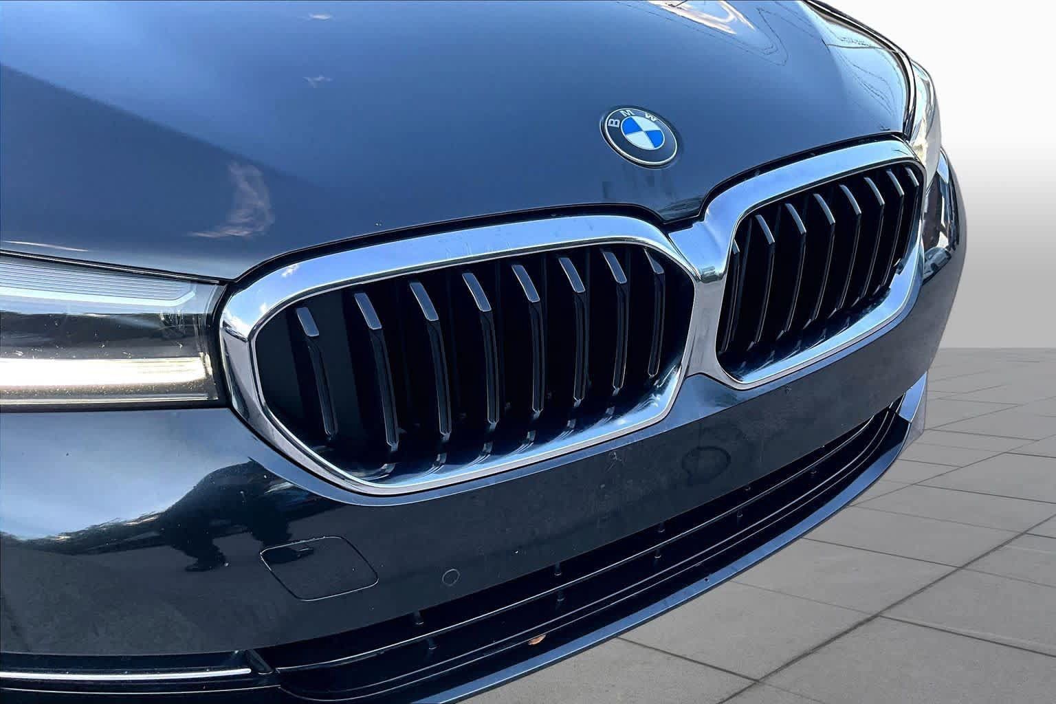 Used 2021 BMW 530e w/ Premium Package RWD image 30
