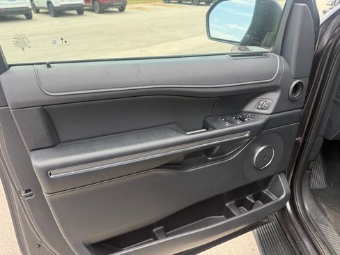 Used 2024 Ford Expedition XLT RWD image 10