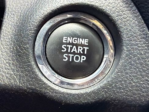 Used 2024 Toyota RAV4 XLE FWD image 33