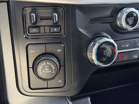 Certified 2022 Ford F150 XLT w/ Equipment Group 302A High image 39