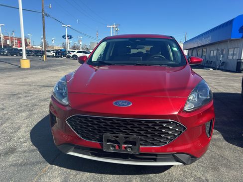 Used 2021 Ford Escape SE image 4