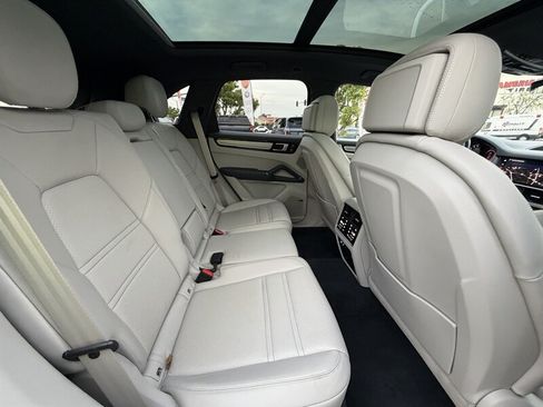 Used 2023 Porsche Cayenne S Platinum w/ Premium Package Plus AWD/4WD image 44