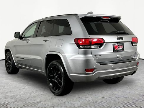 Used 2018 Jeep Grand Cherokee Altitude AWD/4WD image 4