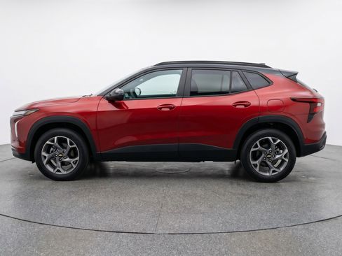 Used 2025 Chevrolet Trax LT FWD image 5