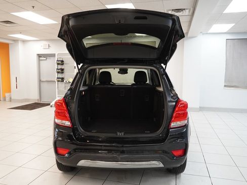 Used 2020 Chevrolet Trax LT w/ LT Convenience Package FWD image 9