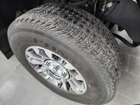 Used 2022 Ford F350 Lariat image 3