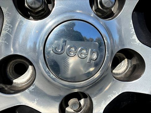 Used 2015 Jeep Wrangler Unlimited Sahara image 9