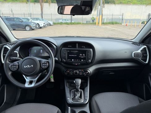 Used 2025 Kia Soul LX w/ LX Technology Package image 31