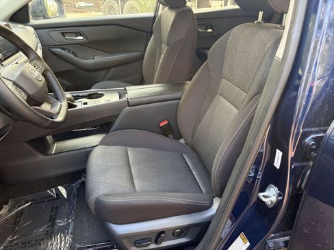 Used 2025 Nissan Rogue SV image 24