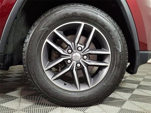 Used 2018 Jeep Grand Cherokee Limited image 10