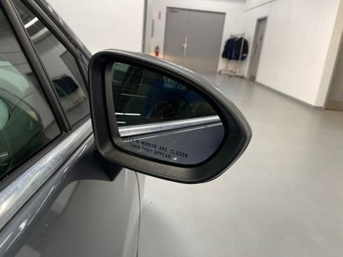 Used 2018 Chevrolet Cruze LT FWD image 16