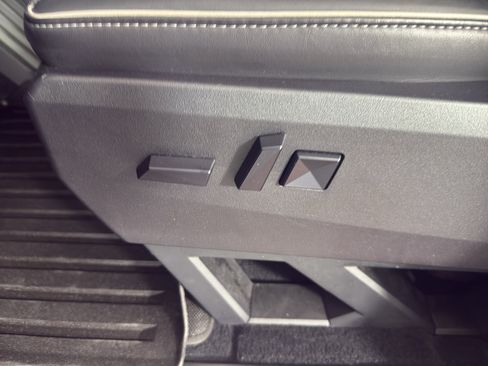 Used 2024 Tesla Cybertruck AWD Crew Cab image 21