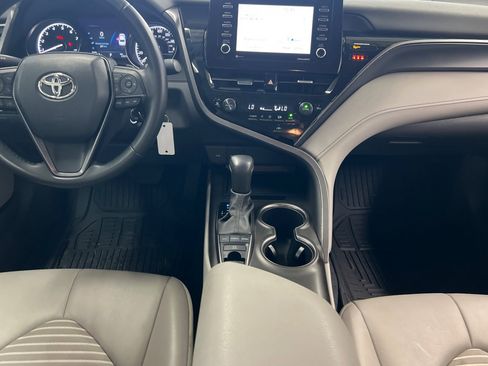 Used 2023 Toyota Camry SE image 12
