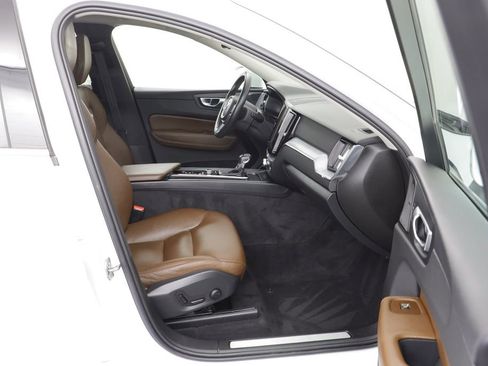Used 2020 Volvo XC60 T5 Momentum image 19