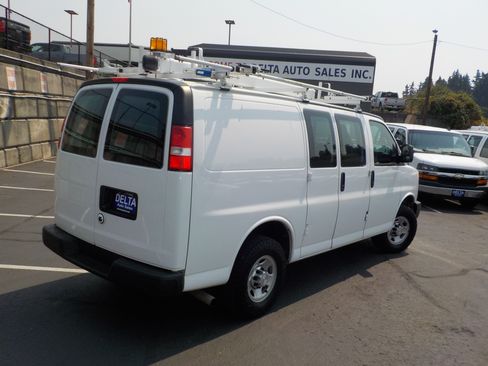 Used 2016 Chevrolet Express 2500 RWD image 10