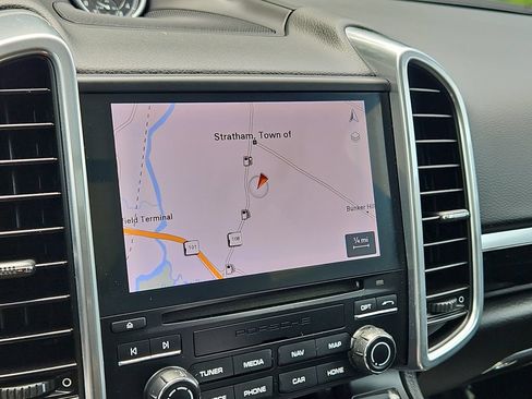 Used 2018 Porsche Cayenne AWD/4WD image 18