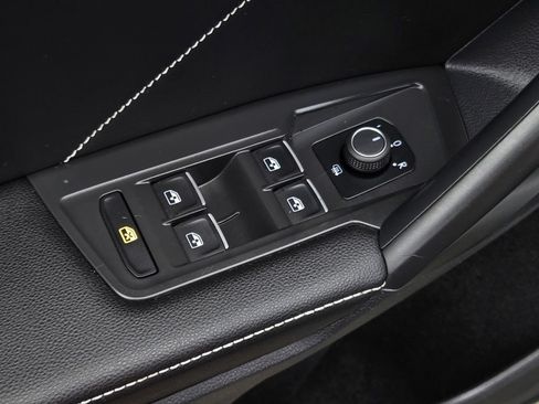 Used 2023 Volkswagen Tiguan SE R-Line AWD/4WD image 11