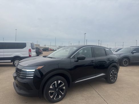 Certified 2025 Nissan Kicks SV image 8