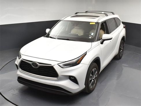 Used 2022 Toyota Highlander XLE image 44