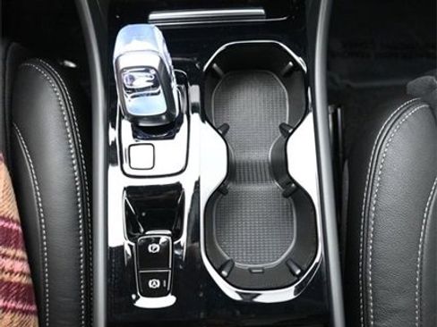 Used 2023 Volvo XC40 B5 Plus w/ Driver Assist Package image 10