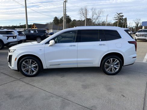 Used 2022 Cadillac XT6 Premium Luxury w/ LPO, Floor Liner Package image 9