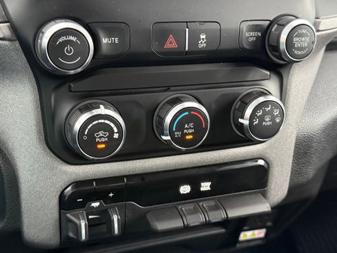 Used 2024 RAM 3500 Tradesman w/ Chrome Appearance Group image 29