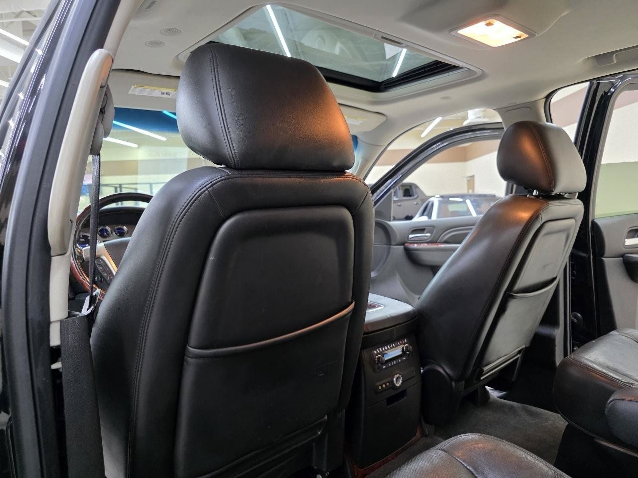Used 2012 Cadillac Escalade Luxury RWD image 26