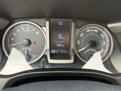Used 2018 Toyota Tacoma SR5 RWD image 24