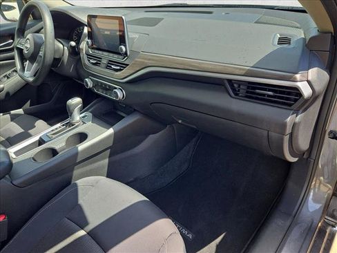 Used 2025 Nissan Altima 2.5 SV FWD image 19
