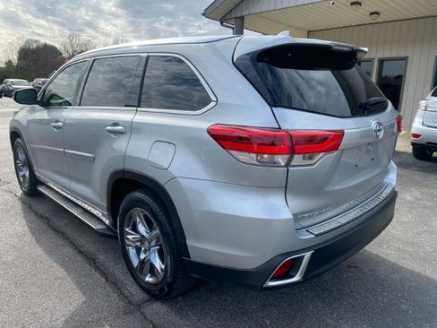 Used 2018 Toyota Highlander Limited Platinum image 3